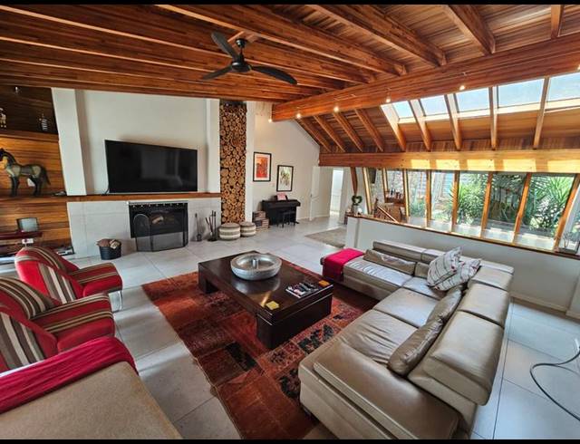 4 BEDROOM HOUSE FOR SALE IN HOUGHTON ESTATE